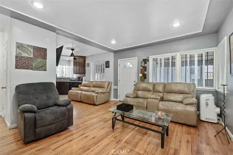 9819 S S Normandie, Los Angeles, CA 90044