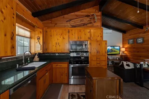 Kitchen - 39975 Ohio Ln, Big Bear Lake, CA 92315 photo 1 of 3