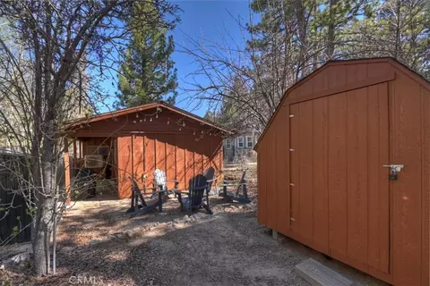 Exterior - 39975 Ohio Ln, Big Bear Lake, CA 92315 photo 3 of 7