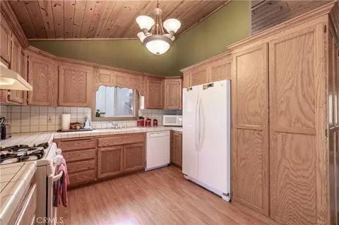 Kitchen - 260 Turlock Dr, Big Bear City, CA 92314 photo 1 of 3
