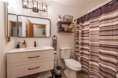 Bath - 260 Turlock Dr, Big Bear City, CA 92314 photo 3 of 4