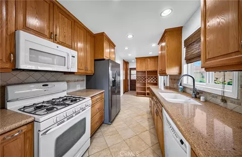 10054 Poulsen, Montclair, CA 91763 photo 8