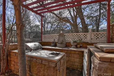 Exterior - 495 Zuger Ct, Crestline, CA 92325 photo 15 of 19