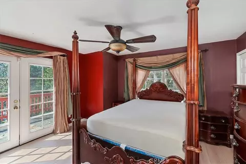 Bedroom - 495 Zuger Ct, Crestline, CA 92325 photo 5 of 9