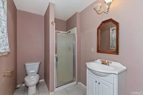 Bath - 495 Zuger Ct, Crestline, CA 92325 photo 5 of 5