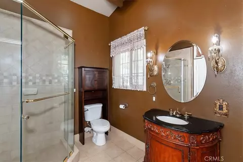 Bath - 495 Zuger Ct, Crestline, CA 92325 photo 2 of 5