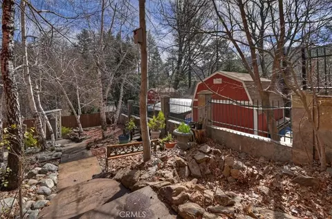 Exterior - 495 Zuger Ct, Crestline, CA 92325 photo 18 of 19
