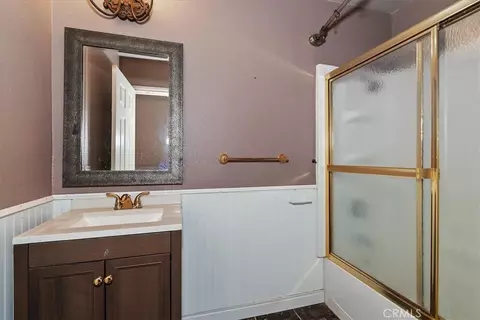 Bath - 495 Zuger Ct, Crestline, CA 92325 photo 4 of 5