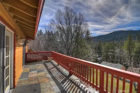 Exterior - 495 Zuger Ct, Crestline, CA 92325 photo 4 of 19