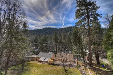 Exterior - 495 Zuger Ct, Crestline, CA 92325 photo 5 of 19