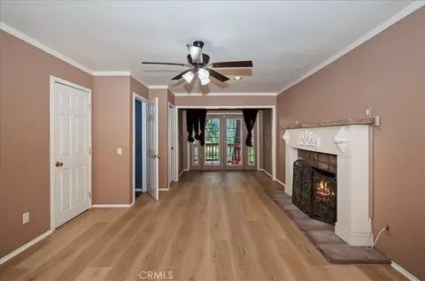 Living - 495 Zuger Ct, Crestline, CA 92325 photo 12 of 15