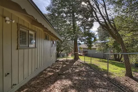 Exterior - 370 Weisshorn, Crestline, CA 92325 photo 8 of 9