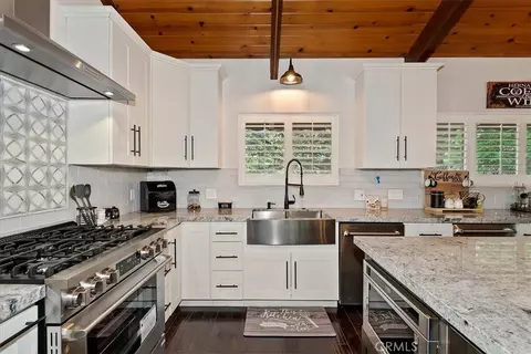 Kitchen - 370 Weisshorn, Crestline, CA 92325 photo 6 of 7