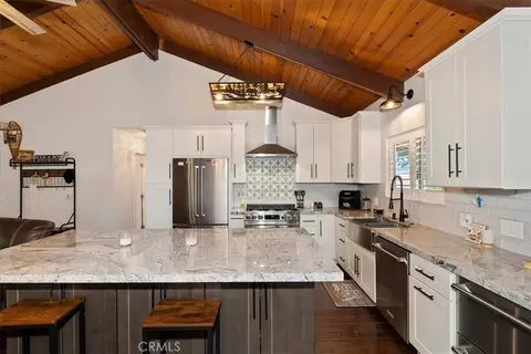 Kitchen - 370 Weisshorn, Crestline, CA 92325 photo 5 of 7