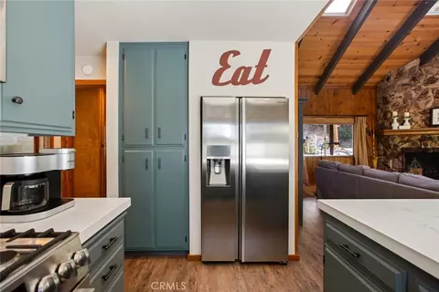 Kitchen - 256 N Fairway, Lake Arrowhead, CA 92352 photo 4 of 6