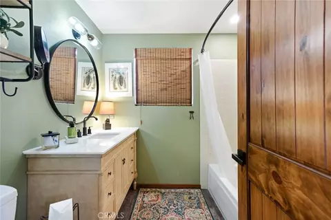 Bath - 256 N Fairway, Lake Arrowhead, CA 92352 photo 4 of 6