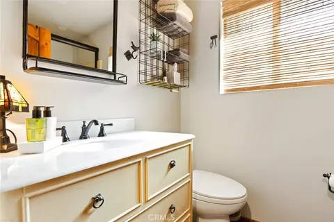 Bath - 256 N Fairway, Lake Arrowhead, CA 92352 photo 2 of 6