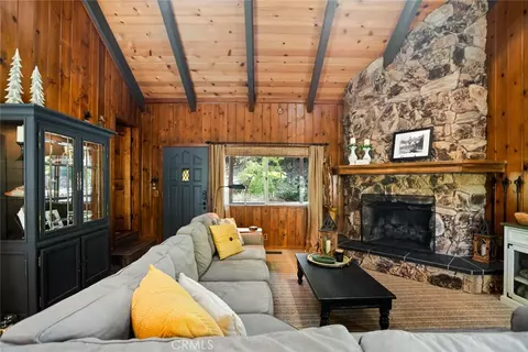 Living - 256 N Fairway, Lake Arrowhead, CA 92352 photo 4 of 5