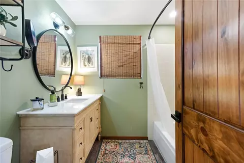 Bath - 256 N Fairway, Lake Arrowhead, CA 92352 photo 4 of 6