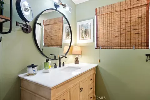 Bath - 256 N Fairway, Lake Arrowhead, CA 92352 photo 5 of 6