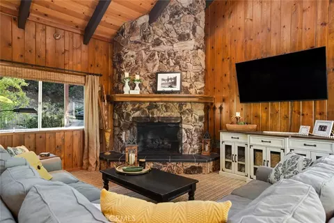Living - 256 N Fairway, Lake Arrowhead, CA 92352 photo 3 of 5