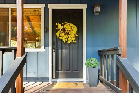 Entry Way - 256 N Fairway, Lake Arrowhead, CA 92352 photo 1 of 2