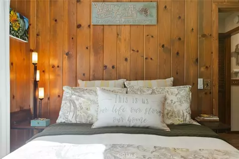 Bedroom - 256 N Fairway, Lake Arrowhead, CA 92352 photo 4 of 7