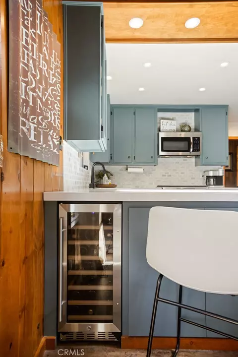 Kitchen - 256 N Fairway, Lake Arrowhead, CA 92352 photo 5 of 6