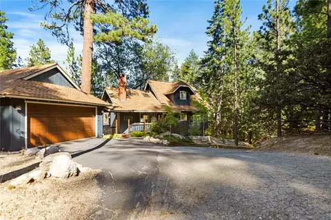 Exterior - 256 N Fairway, Lake Arrowhead, CA 92352 photo 1 of 11