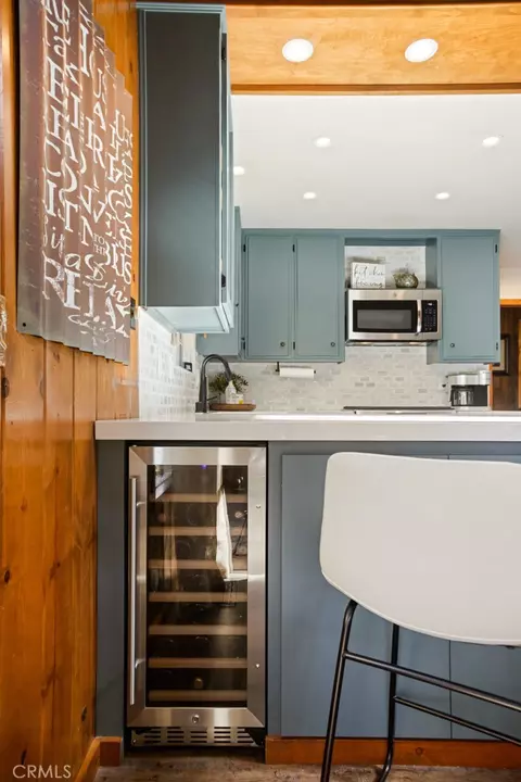 Kitchen - 256 N Fairway, Lake Arrowhead, CA 92352 photo 5 of 6