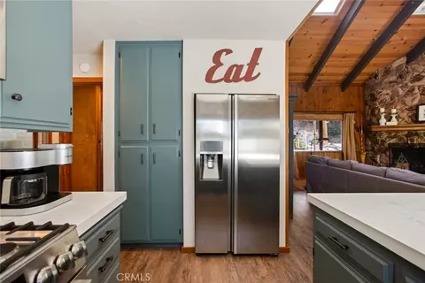 Kitchen - 256 N Fairway, Lake Arrowhead, CA 92352 photo 4 of 6