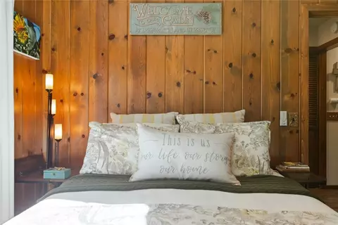 Bedroom - 256 N Fairway, Lake Arrowhead, CA 92352 photo 4 of 7