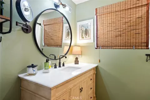 Bath - 256 N Fairway, Lake Arrowhead, CA 92352 photo 5 of 6