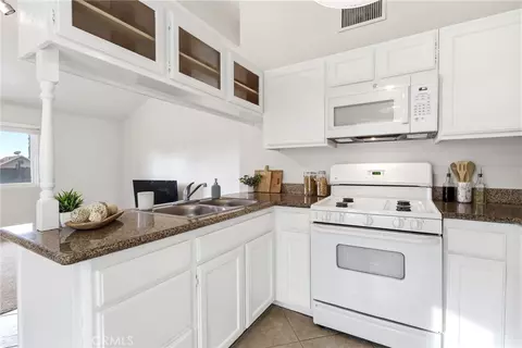 Kitchen - 34975 Avenue C, Yucaipa, CA 92399 photo 6 of 8