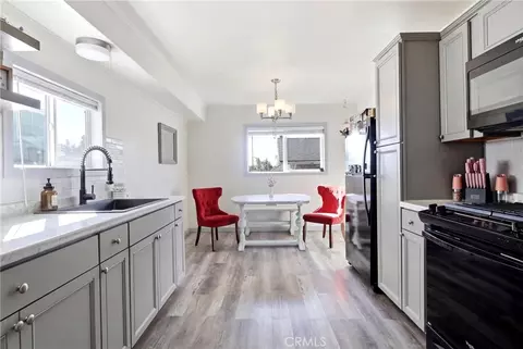 Kitchen - 34975 Avenue C, Yucaipa, CA 92399 photo 5 of 8