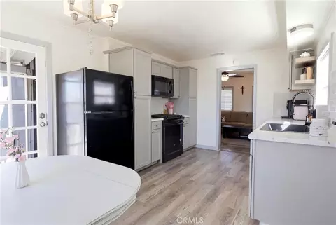 Kitchen - 34975 Avenue C, Yucaipa, CA 92399 photo 3 of 8