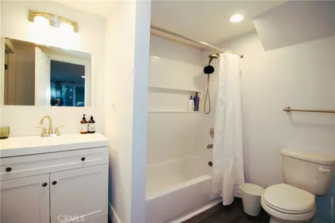 Bath - 30904 Live Oak Dr, Running Springs, CA 92382 photo 1 of 3