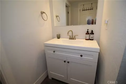 Bath - 30904 Live Oak Dr, Running Springs, CA 92382 photo 2 of 3