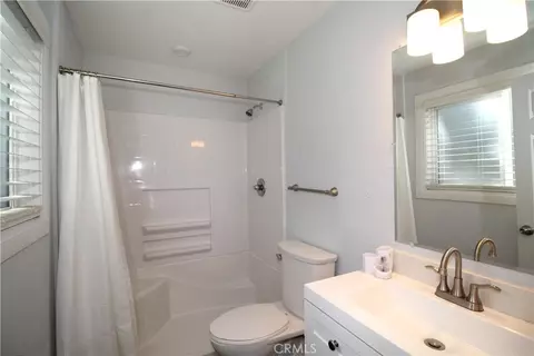 Bath - 30904 Live Oak Dr, Running Springs, CA 92382 photo 3 of 3