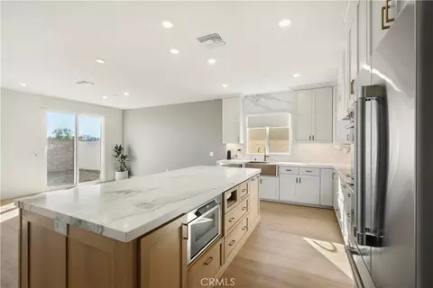 Kitchen - 19795 Beavertail Way, Riverside, CA 92508 photo 5 of 10