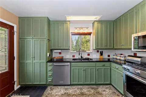 Kitchen - 24445 San Moritz Dr, Crestline, CA 92325 photo 3 of 4