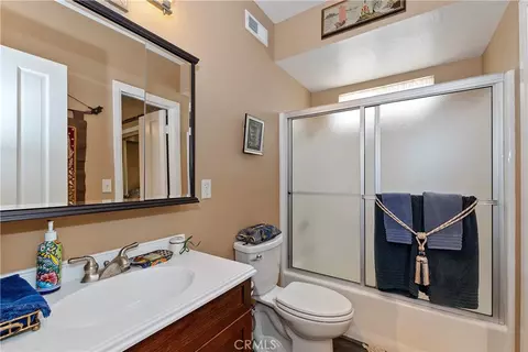 Bath - 24445 San Moritz Dr, Crestline, CA 92325 photo 5 of 6