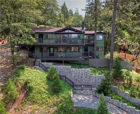 24445 San Moritz Dr, Crestline, CA 92325