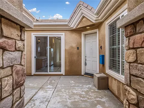 Exterior - 19420 Verbena St, Apple Valley, CA 92308 photo 3 of 10