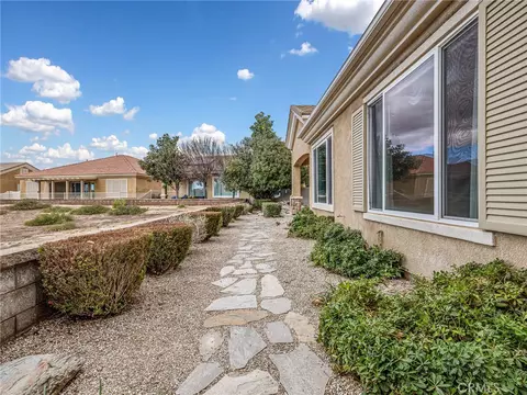 Exterior - 19420 Verbena St, Apple Valley, CA 92308 photo 10 of 10
