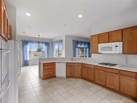 Kitchen - 19420 Verbena St, Apple Valley, CA 92308 photo 2 of 2