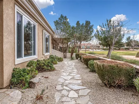 Exterior - 19420 Verbena St, Apple Valley, CA 92308 photo 7 of 10