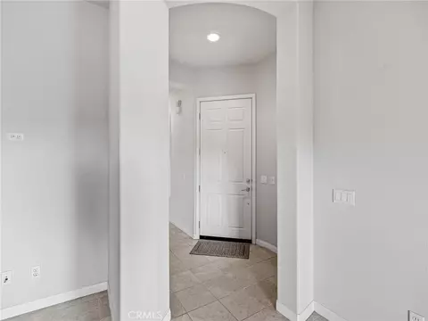 Entry Way - 19420 Verbena St, Apple Valley, CA 92308 photo 2 of 3