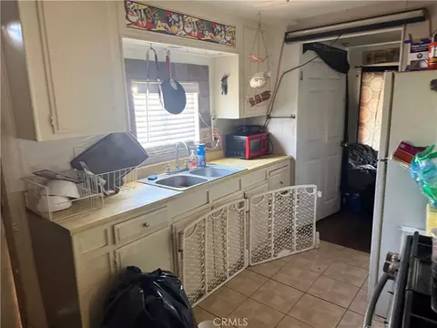 548 Bond, Perris, CA 92570 photo 2