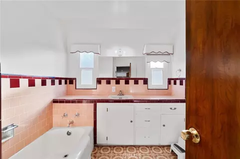Bath - 1612 Bellevue, Redlands, CA 92373 photo 3 of 3